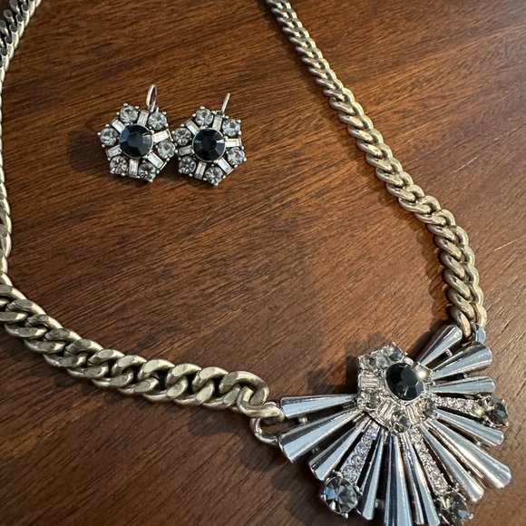 Two piece classic Chloe and Isabel set! Necklace and Earrings - Picture 2 of 4